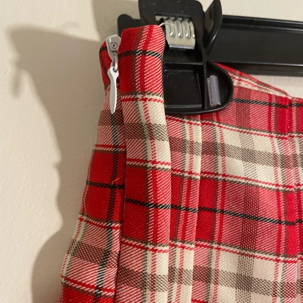 Red tartan skirt🤍📕✨ - Picture 5 of 6